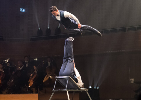 Anastasini Brothers: Ikarische Spiele im KKL Luzern bei A Circus Symphony 2017 | © Obrasso Concerts