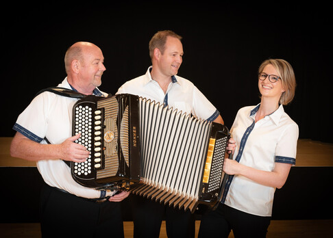 Die Ländlerkapelle Akkordeonduo Martin Suter jun. & sen.