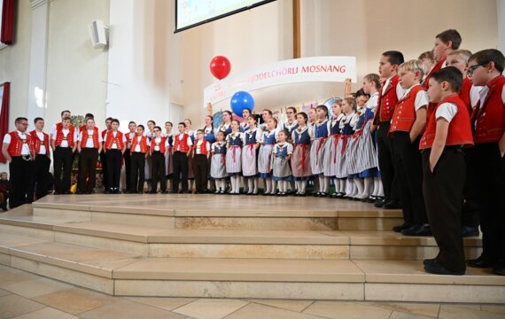 Kinderjodelchörli Mosnang im KKL Luzern