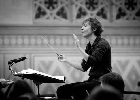 Anna Jelmorini: Chorleiterin der akademischen Chor Zürich