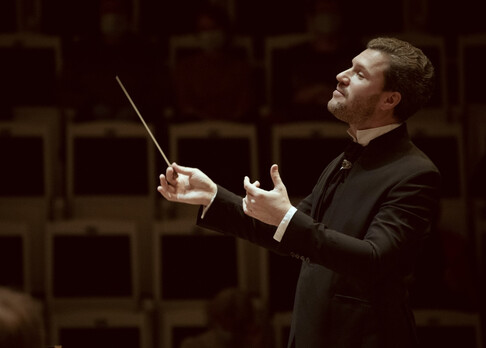 Stanislav Kochanovsky dirigiert das Sinfonieorchester Basel im KKL Luzern