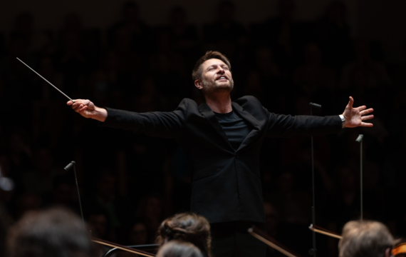 Der Dirigent Krzysztof Urbański | © Ugo Ponte