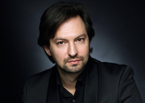 Evgeny Stavinsky ist eine Opern- und Konzertsänger