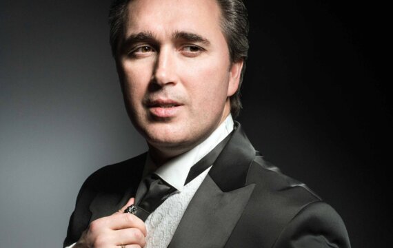 Alexey Tatarintsev ist ein russischer Operntenor