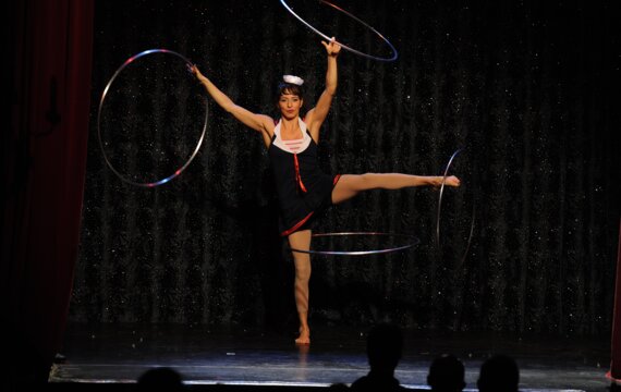 Luzia Bonilla: Hula Hoop