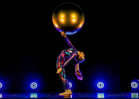 Die deutsche Artistin Monique Schröder