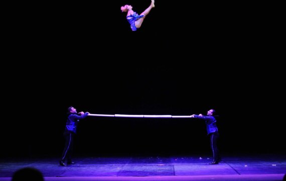 Trio Angelis: Zirkusdisziplin Russischer Barren