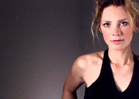 Christine Schütze präsentiert Chanson und Kabarett am Klavier